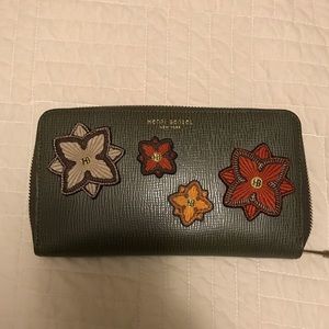 Henri Bendel zip around wallet